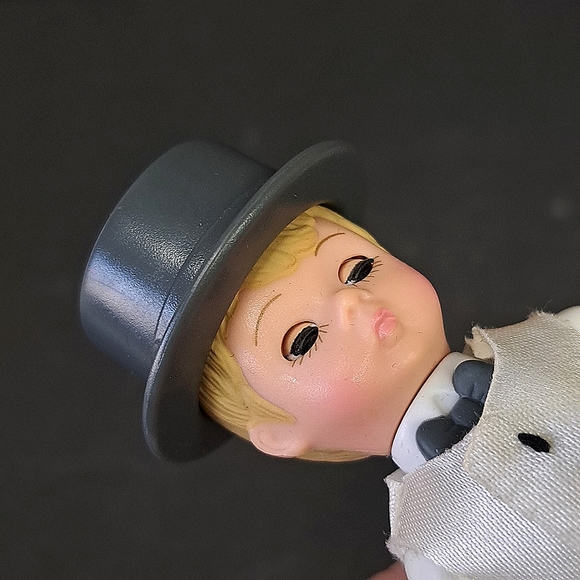 Vintage 2003 Madame Alexander "Ring Carrier " McDonald's toy - Picture 3 of 4